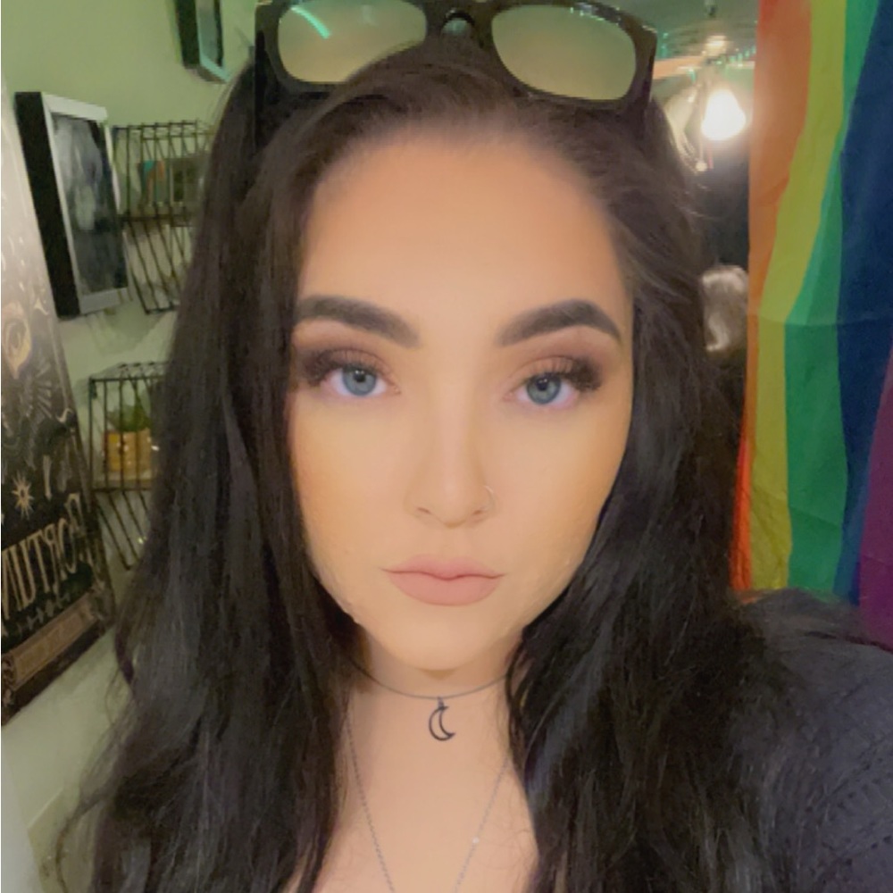 Meet your Posher, Kayla